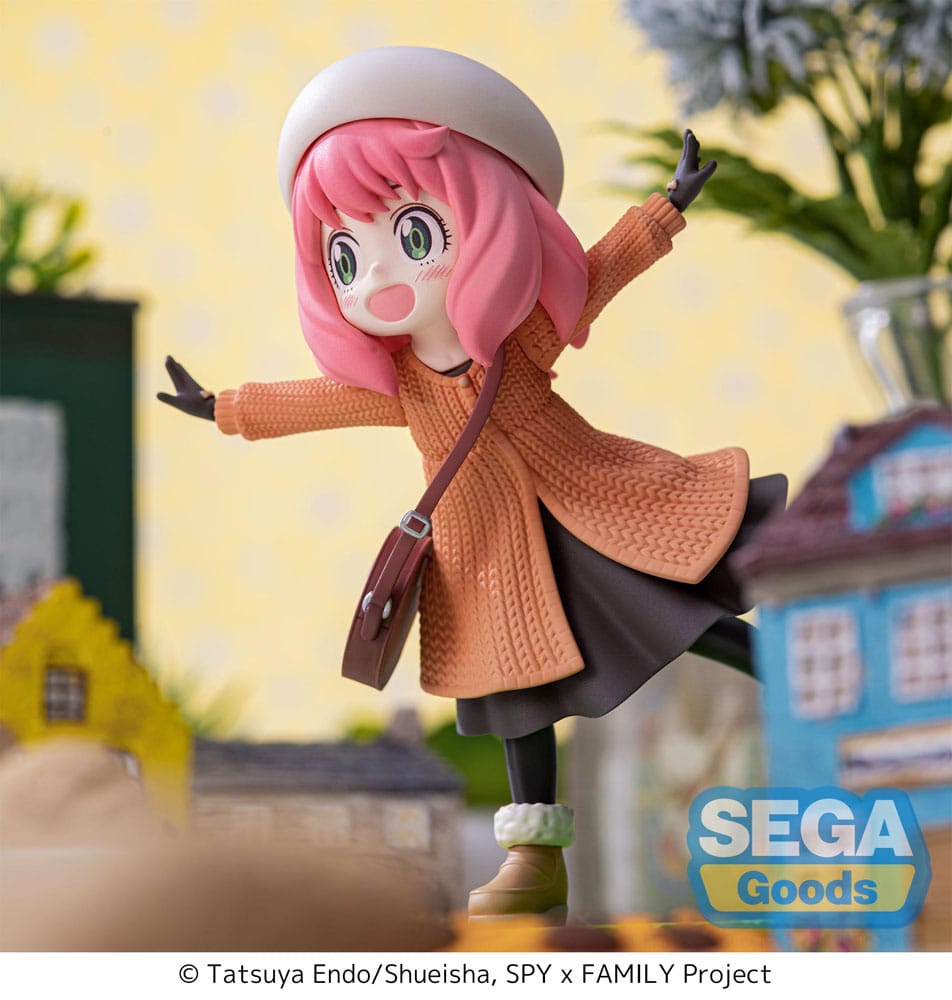Spy x Family PVC Statue: Anya Forger Family Ooting Luminasta 7cm