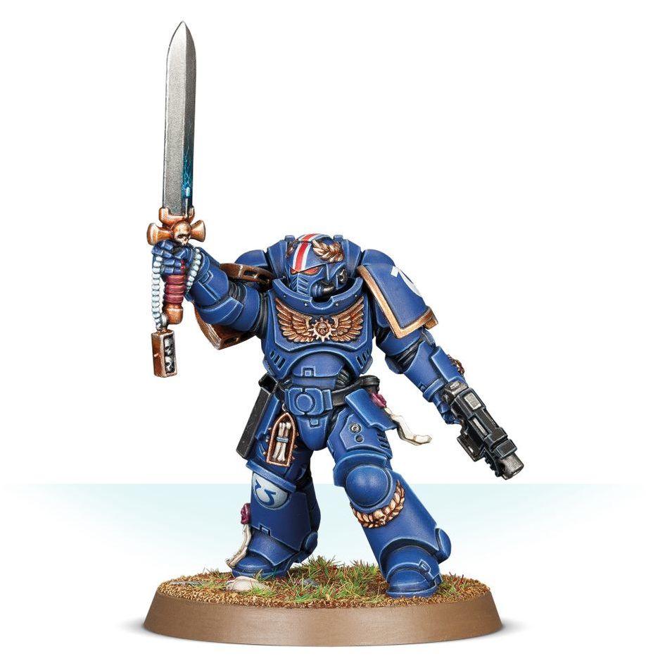 Warhammer 40K: Space Marines - Primaris Lieutenant mit Energieschwert
