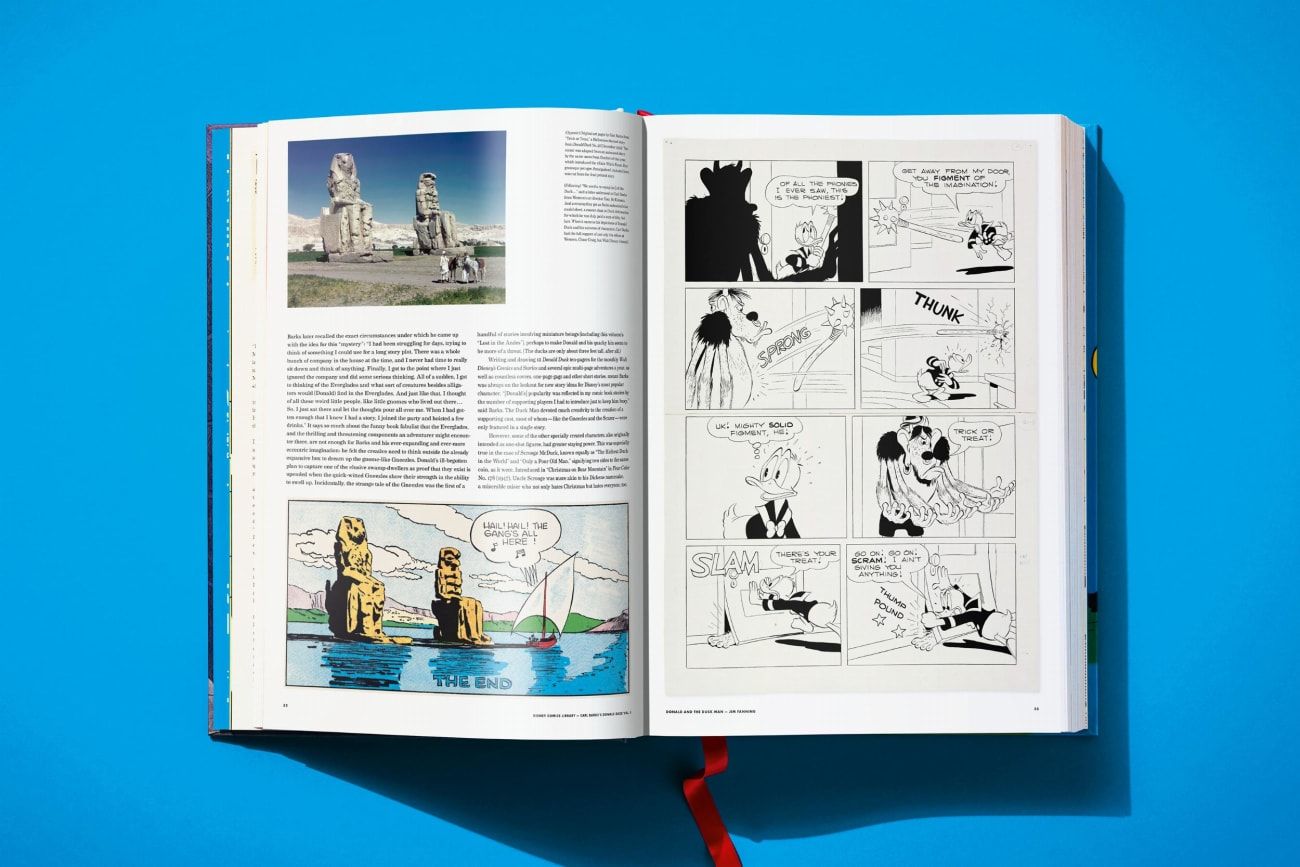 offenes Buch, Comic-Seiten, blauer Hintergrund, Magazine-Auslage, Papierbroschüre