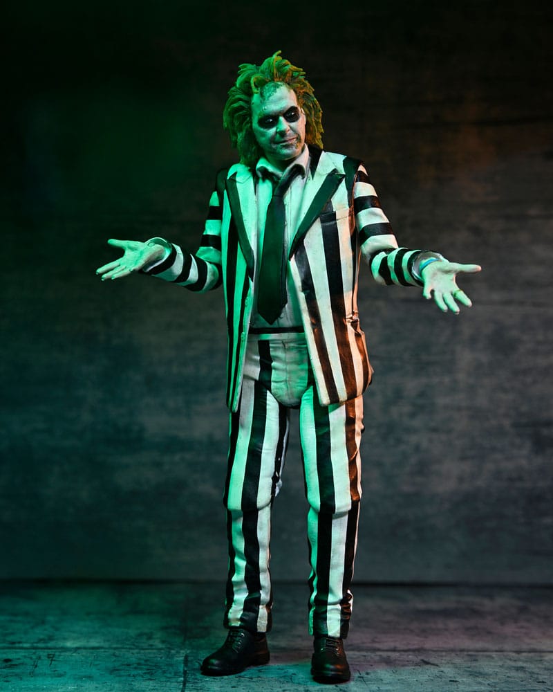 Beetlejuice AF: Ultimate Beetlejuice (Striped Suit) 18cm Sträflingskostüm, Schwarz-Weiß-Streifen, Anzug, Maskenbildner, Perücke