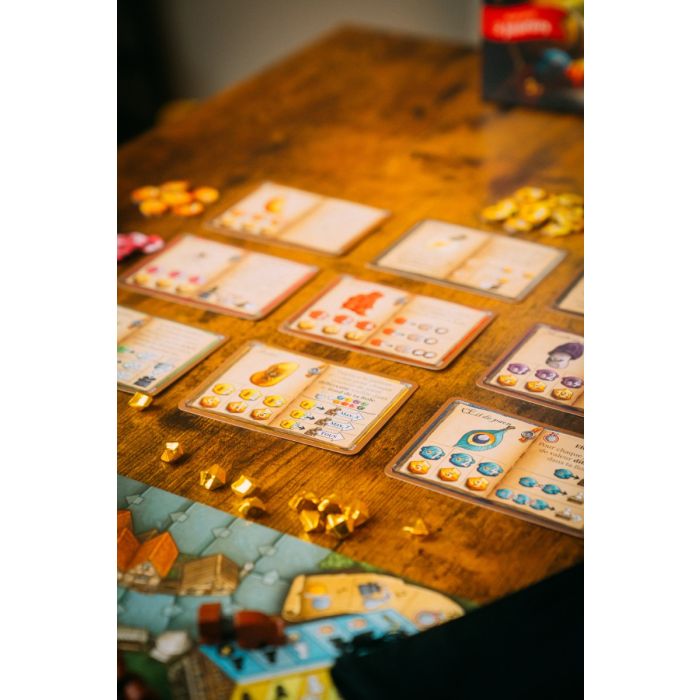 Brettspiel, Karten, Spielfiguren, Würfel, Spielbrett