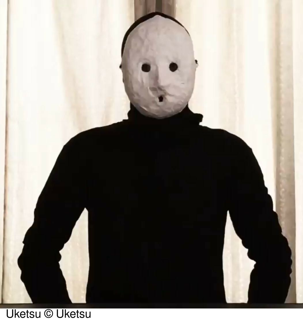 HEN NA E - Seltsame Bilder (1) maske, weiße Maske, schwarze Kleidung, hoodie, ganzer Körper