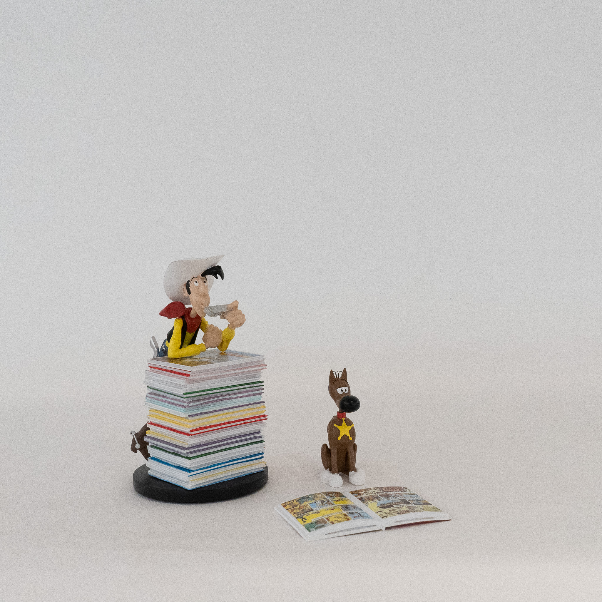 Lucky Luke: Statue Bücherstapel