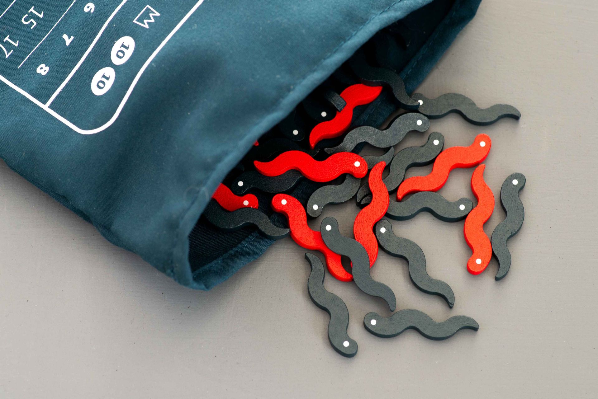 Aalles oder Nichtsss Stoffplättchen, Klebstoff?