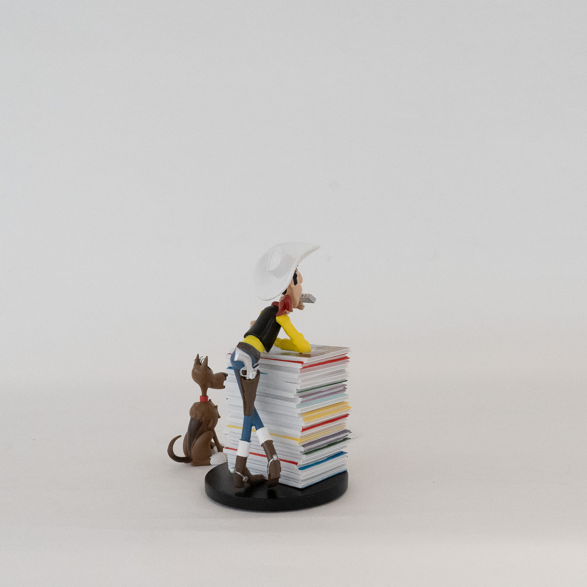 Lucky Luke: Statue Bücherstapel