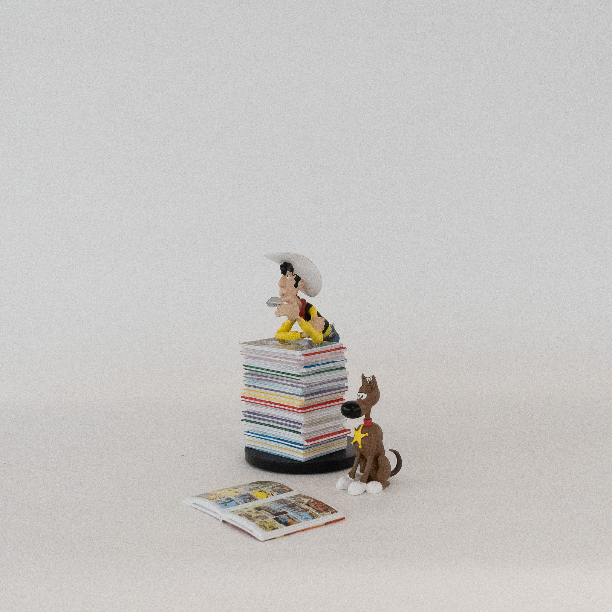 Lucky Luke: Statue Bücherstapel