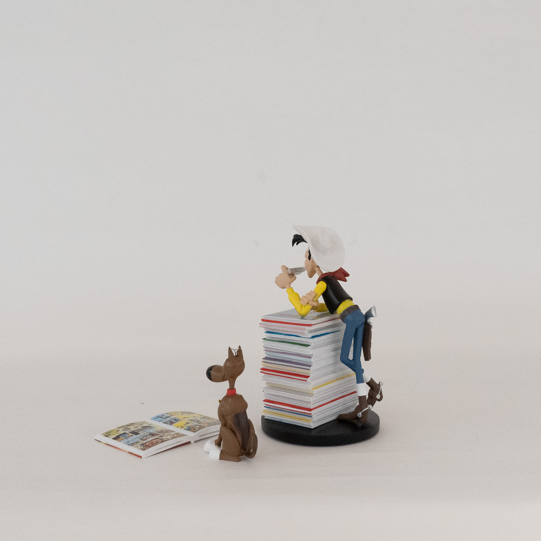 Lucky Luke: Statue Bücherstapel