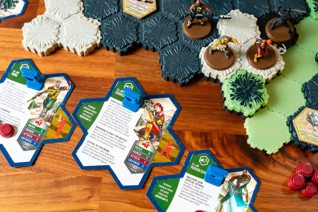 Brettspiel, Miniaturen, Kacheln, Figuren, Karten